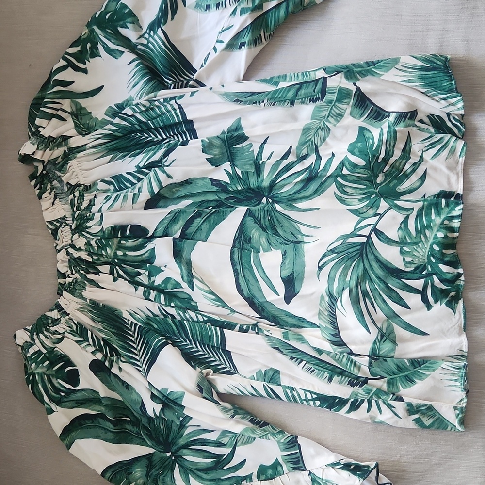 Andrew W Marc palm print blouse with ruffle accent Sz small